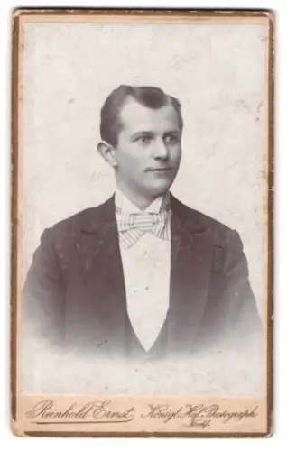 Fotografie Reinhold Ernst, Görlitz, Moltkestr. 13, Portrait eines jungen Mannes