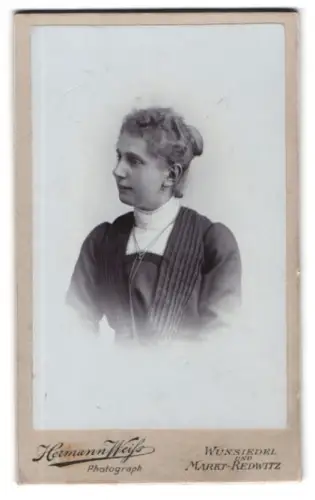 Fotografie Hermann Weiss, Wunsiedel, Portrait einer Frau im Profil