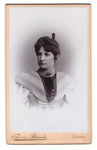 Fotografie Ed. von Spoenla, Cöthen, Leopoldstrasse 9, Porträt einer jungen Frau