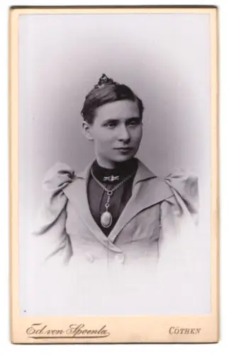 Fotografie Ed. von Spoenla, Cöthen, Leopoldstrasse 9, Porträt einer Dame