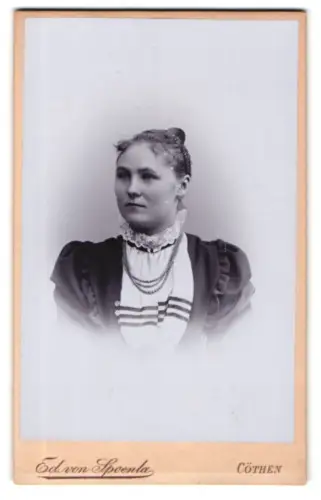 Fotografie Ed. von Spoenla, Cöthen, Bärteich-Promenade 6a, Porträt einer Dame