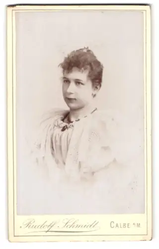 Fotografie Rudolf Schmidt, Calbe, Porträt einer Dame