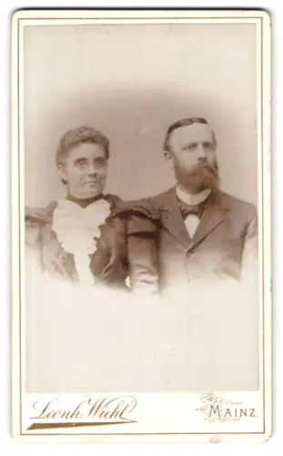 Fotografie Leonh. Wichl, Mainz, Gartenfeldstrasse 7, Porträt eines Paares