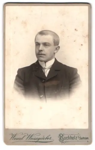 Fotografie Wenzl Weissgärber, Buchholz i. Sachsen, Porträt eines jungen Mannes