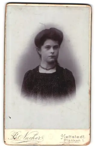 Fotografie B. Nacher, Hettstedt, Planken 1, Porträt einer jungen Frau