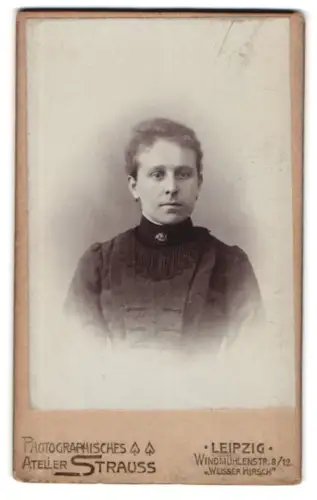 Fotografie Atelier Strauss, Leipzig, Windmühlenstrasse 8/12, Porträt einer Dame