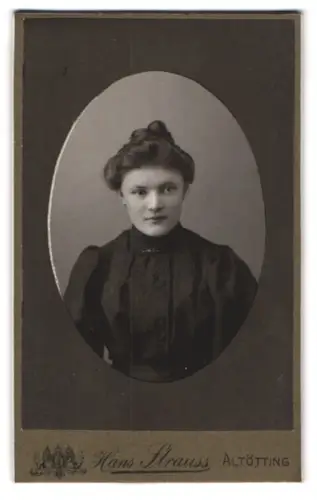 Fotografie Hans Strauss, Altötting, Schlotthammerstrasse 1, Porträt einer jungen Frau