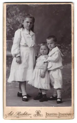 Fotografie Adolph Richter, Leipzig-Lindenau, Merseburger Strasse 61, Porträt dreier Kinder