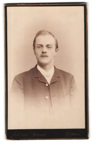 Fotografie Ed von Spoenla, Coethen, Leopoldstrasse 9, Porträt eines jungen Mannes