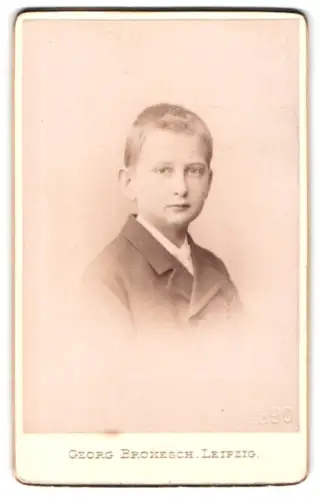 Fotografie Georg Brokesch, Leipzig, Zeiterstrasse 2, Porträt eines Jungen