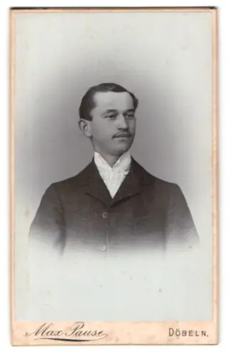 Fotografie Max Pause, Döbeln, Bahnhofstrasse, Porträt eines eleganten Herrn