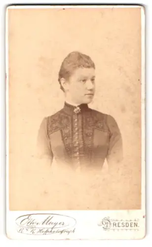 Fotografie Otto Mayer, Dresden, Pragerstrasse 31, Porträt einer Dame