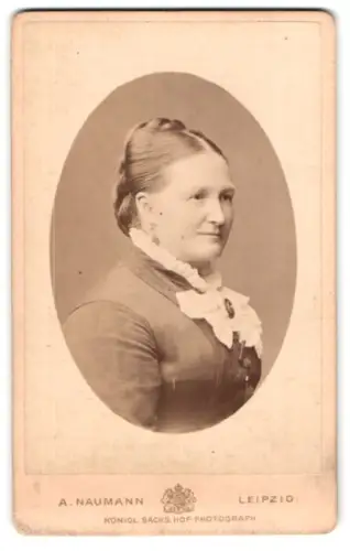 Fotografie A. Naumann, Leipzig, Dorotheen-Str. 12, Porträt einer Frau