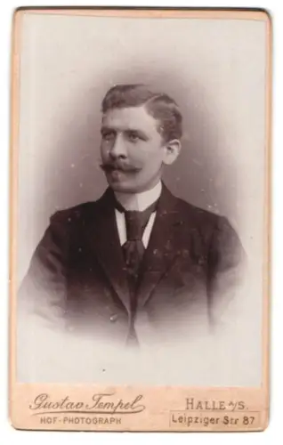 Fotografie Gustav Tempel, Halle a. S., Leipziger Str. 87, Porträt eines eleganten Herren