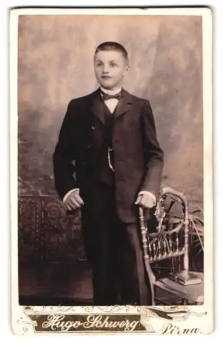 Fotografie Hugo Schwerg, Pirna, Albertstrasse 13, Junge im Anzug mit Krawatte