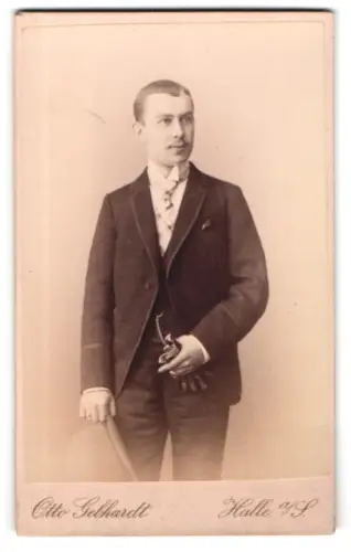 Fotografie Otto Gebhardt, Halle an der Saale, Grosse Ulrichstrasse 11, Porträt eines jungen Mannes