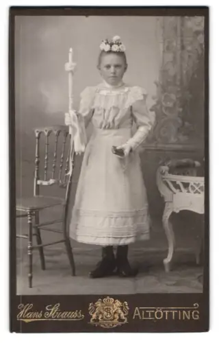 Fotografie Hans Strauss, Altötting, Schlotthammerstrasse 1, Mädchen mit Kerze