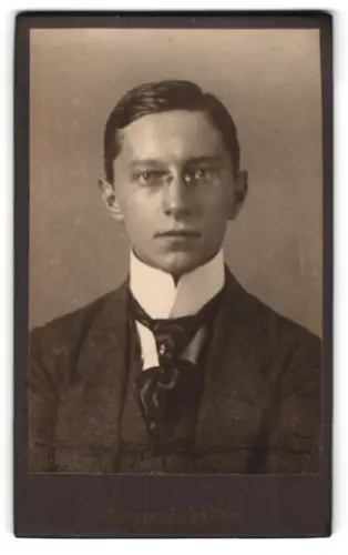 Fotografie Hahn Nachfolger, Dresden-Altstadt, Ferdinand-Str. 11, Porträt eines jungen Mannes