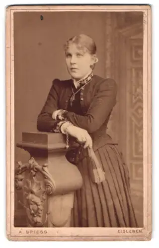 Fotografie A. Spiess, Eisleben, Bahnhofstr. 4c, Porträt einer Dame