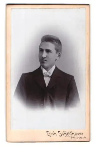 Fotografie Erich Scheithauer, Chemnitz, Brücken Str. 31, Porträt eines jungen Mannes