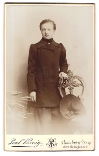 Fotografie Paul Körnig, Annaberg i. Erzg., Obere Badergasse 4, Porträt einer eleganten jungen Frau