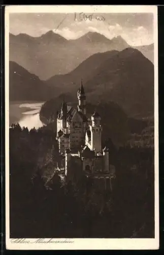 AK Hohenschwangau, Schloss Neuschwanstein mit Blick ins Gebirge