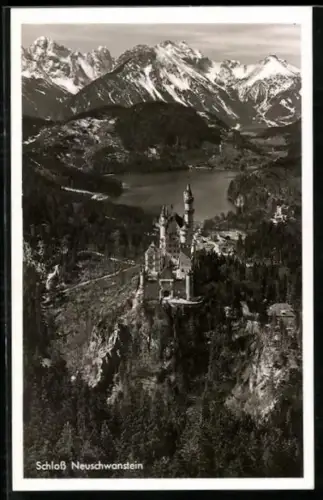 AK Schloss Neuschwanstein, Gesamtansicht mit Umgebung aus der Vogelschau