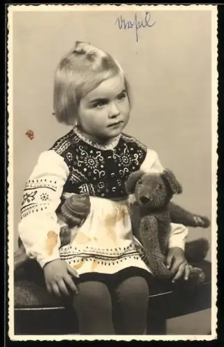 Foto-AK Mädchen mit Puppe und Teddy