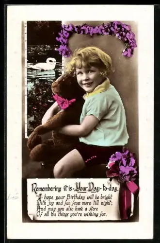 AK Kleines Kind mit einem Teddy in den Armen