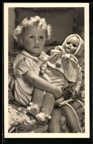 AK Die stolze Puppenmutti