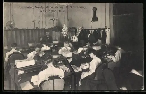 AK Washington D.C., U.S. Treasury, Examining newly made money, Geld