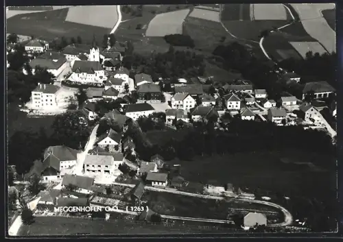 AK Meggenhofen /O. Ö., Teilansicht mit Strassenpartie