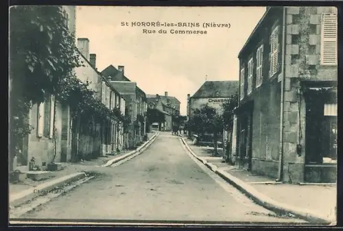 AK St Honoré-les-Bains /Nièvre, Rue du Commerce animée de bâtiments anciens