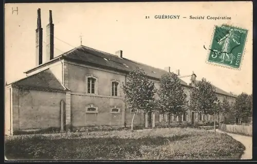 AK Guérigny, Société Coopérative avec chemin bordé d`arbres