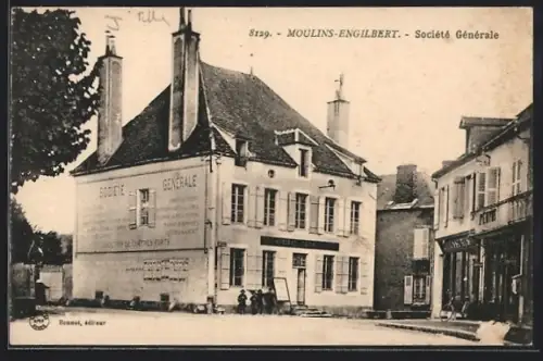 AK Moulins-Engilbert, Société Générale et rue adjacente avec des passants