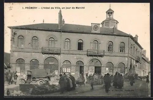 AK Prémery, L`Hôtel de Ville, un jour de marché