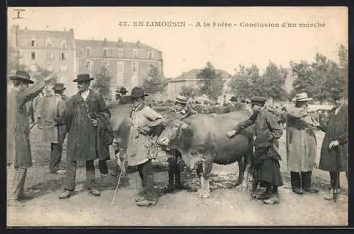 AK Le Limousin Illustré, A la Foire, Conclusion d`un Marché, Marktszene