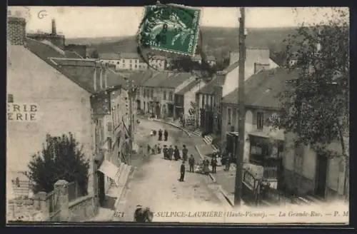 AK Saint-Sulpice-Laurière /Haute-Vienne, La Grande-Rue