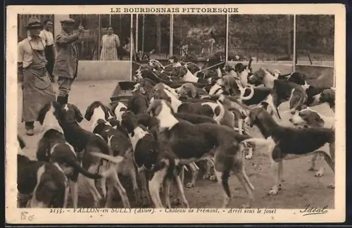AK Vallon-en-Sully /Allier, Château de Trémont, Arrêt sous le joug