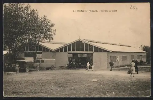 AK Le Montet /Allier, Marché couvert animé avec voitures et passants
