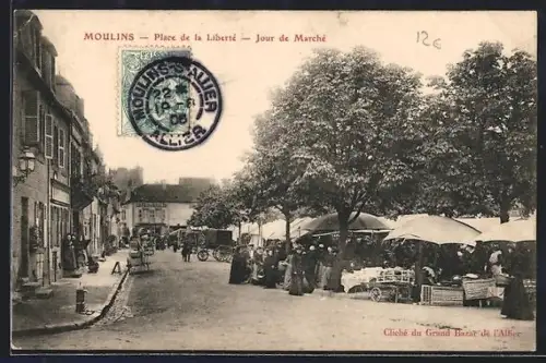 AK Moulins, Place de la Liberté, Jour de Marché
