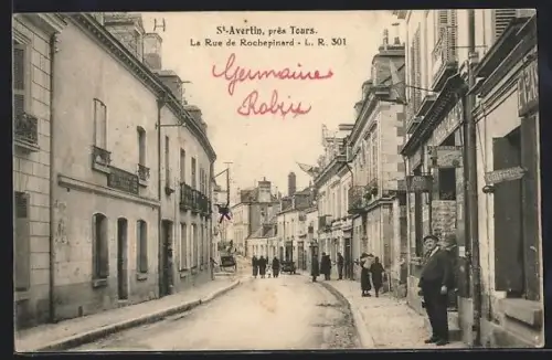 AK Saint-Avertin /Tours, La Rue de Rochepinard avec des passants et des bâtiments urbains