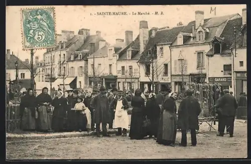AK Sainte-Maure, Le Marché avec des habitants animés sur la place du village
