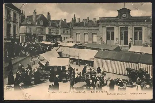 AK Château-Renault /I-et-L., Le Marché animé devant l`hôtel de ville