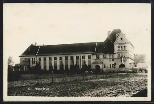 AK Mukacevo, Partie an grossem Gebäude