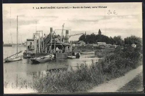 AK La Martinière /Loire-Inf., Bords du Canal, vers l`Ecluse