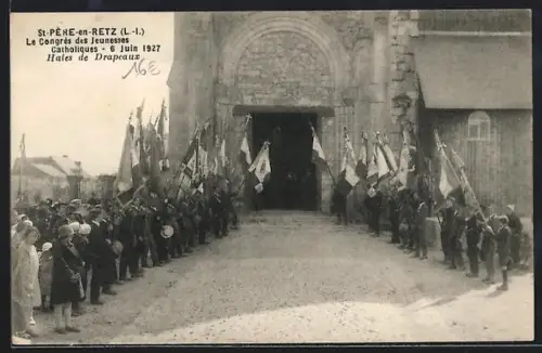 AK St-Père-en-Retz /L.-I., Le Congrès des Jeunesses Catholiques 1927, Haies de Drapeaux
