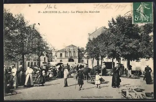 AK Ancenis, la Place du Marché, Kinder auf Marktplatz