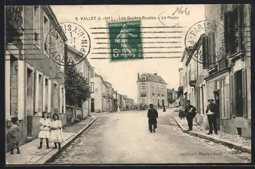 AK Vallet /L.-Inf., Les Quatre Routes, La Poste