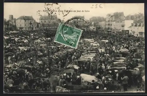 AK Nantes, La place Viarmes un jour de foire